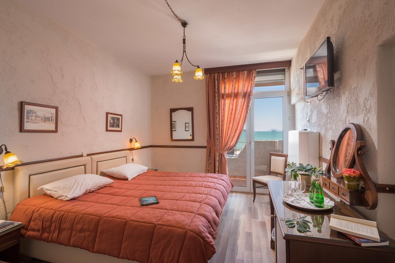 Jolly Hotel Igoumenitsa Exterior photo